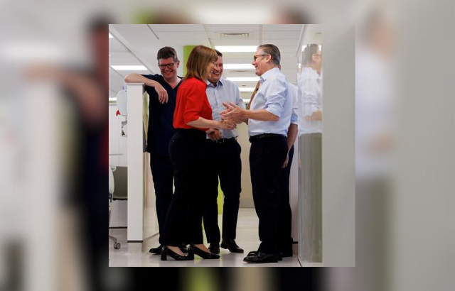 Keir Starmer, Rachel Reeves, Wes Streeting and clinic staff